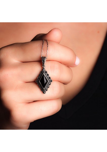 Oltutaşı Mekik Formlu Gümüş Kadın Kolye fiyatları