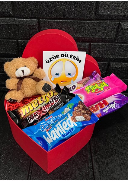 Sevgiliye Özür Hediyesi Kalp Kutuda Kahverengi Mini Ayıcık ve Bol Atıştırmalık fiyatları