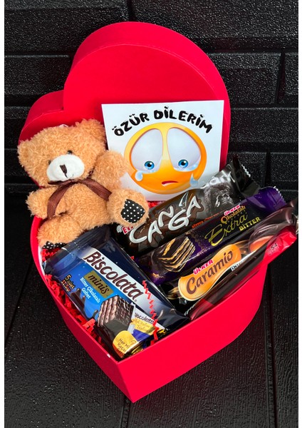 Sevgiliye Özür Hediyesi Kalp Kutuda Kahverengi Mini Ayıcık ve Bitter Çikolatalar modelleri