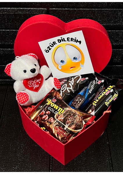 Sevgiliye Özür Hediyesi Kalp Kutuda Kalpli Beyaz Mini Ayıcık ve En Sevilen Lezzetler