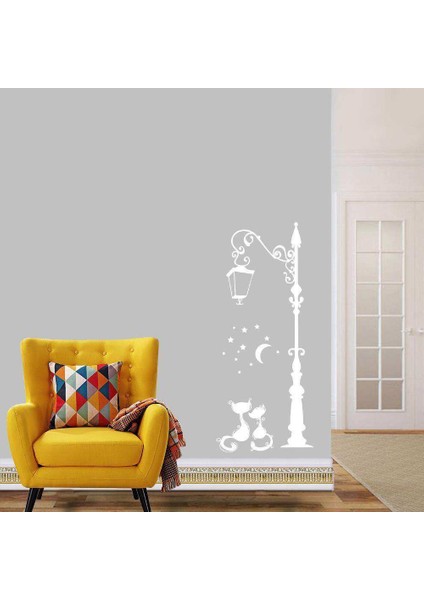Sokak Lambası Altındaki Aşık Kediler Dekoratif Duvar Sticker, Çıkartma, Etiket Beyaz