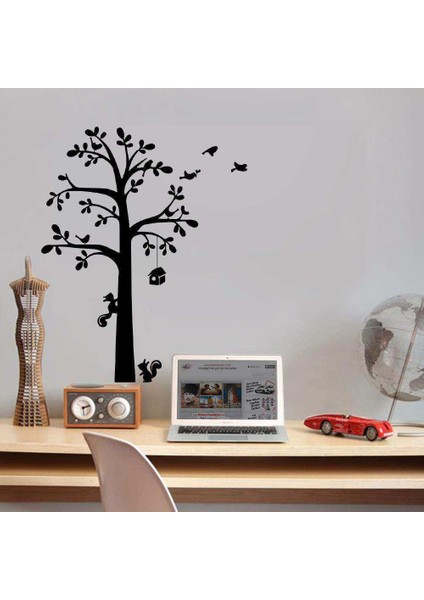 Ağaçtaki Evlerine Çıkan Sincaplar Dekoratif Duvar Sticker, Çıkartma, Etiket