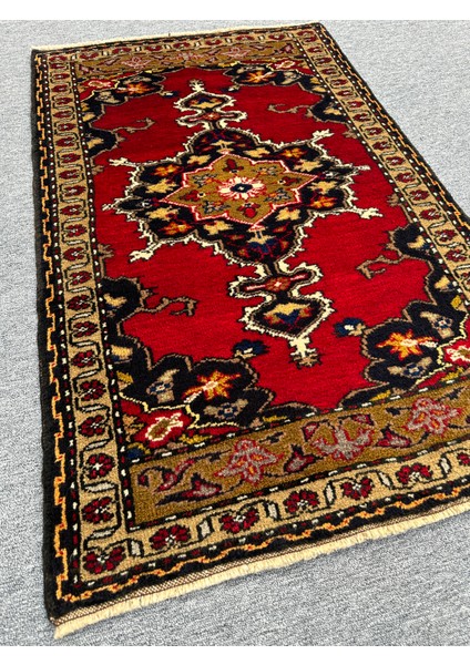 El Dokuma Kırmızı 88 x 142 cm %100 Yün Kök Boya Yörük Halısı
