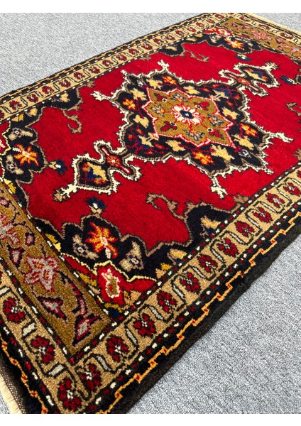 El Dokuma Kırmızı 88 x 142 cm %100 Yün Kök Boya Yörük Halısı