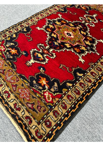 El Dokuma Kırmızı 88 x 142 cm %100 Yün Kök Boya Yörük Halısı