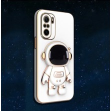 Cover Center  Xiaomi Redmi Note 10S Kılıf Sevimli Astronot Standlı 3D Parlak Gold Altın Kenarlı Tam Korumalı