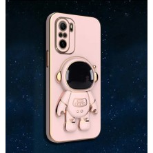 Cover Center  Xiaomi Redmi Note 10S Kılıf Sevimli Astronot Standlı 3D Parlak Gold Altın Kenarlı Tam Korumalı