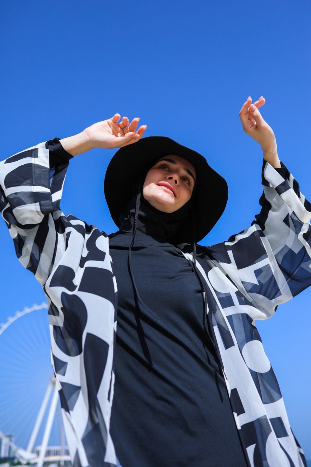 Marina Geometrik Siyah Kimono Kaftan %100 Polyester Hafif Kumaş Şık Plaj Elbisesi görsel 2