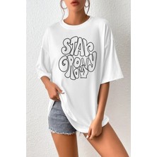 Kadın Beyaz Stay Grovy Yazı Baskılı Oversize T-Shirt