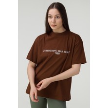 Kadın Kahverengi Everything Has Beauty Baskılı Oversize T-Shirt