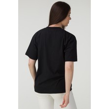 Kadın Siyah Yüz Baskı Detaylı Oversize T-Shirt