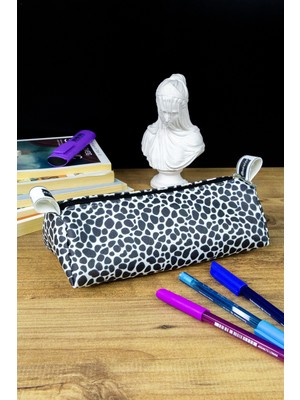 OneSize Kalem Kutusu Inek Minik Benek Beyaz-Siyah Üçgen Tasarım Vegan Deri (Kalemlik ve Makyaj Çantası)