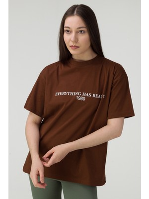 Kadın Kahverengi Everything Has Beauty Baskılı Oversize T-Shirt