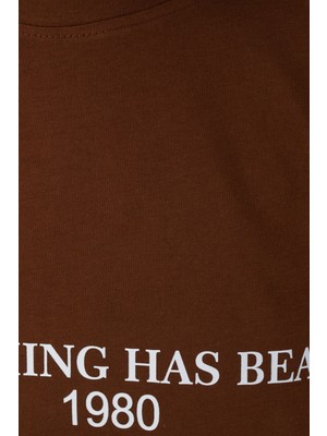 Kadın Kahverengi Everything Has Beauty Baskılı Oversize T-Shirt