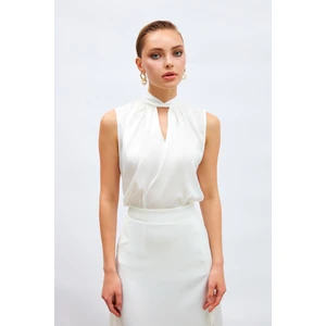 Yaka Detaylı Saten Bluz - Ekru