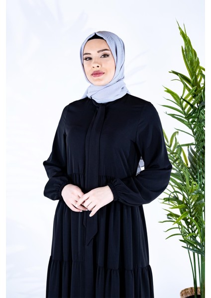 Üç Katlı Büzgülü Yakası Bağcıklı Siyah Ferace 3692