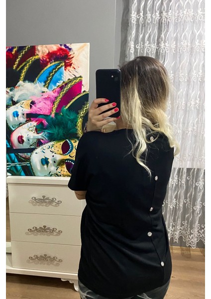 Birinciden Siyah Taşlı Tasarım Tişört