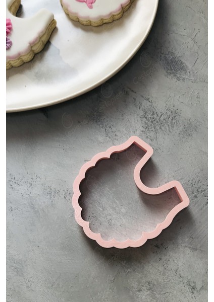 Pembe Bebek Önlüğü Hamur Şekillendirici / Kurabiye Kalıbı fırsatları