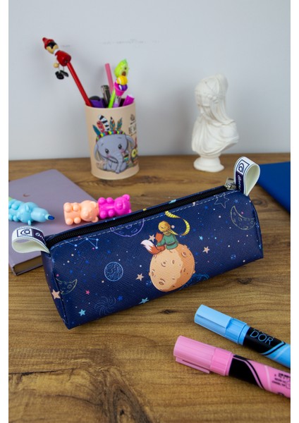 Kalem Kutusu Küçük Prens Temalı Üçgen Tasarım Vegan Deri Kalemlik