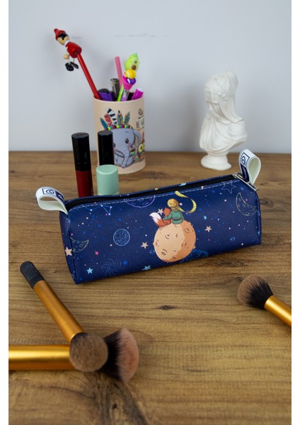 Kalem Kutusu Küçük Prens Temalı Üçgen Tasarım Vegan Deri Kalemlik fiyatları