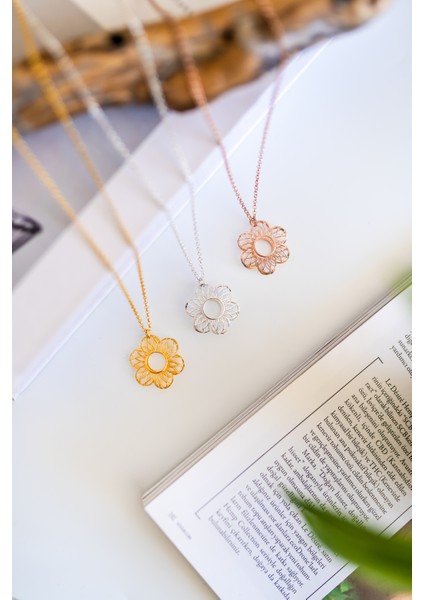 Daisy Kolye Gold