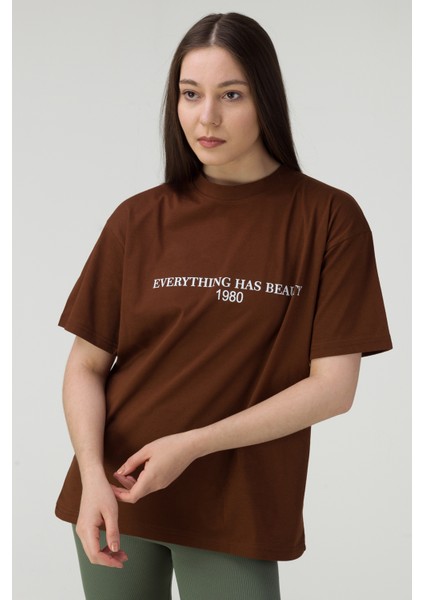 Kadın Kahverengi Everything Has Beauty Baskılı Oversize T-Shirt