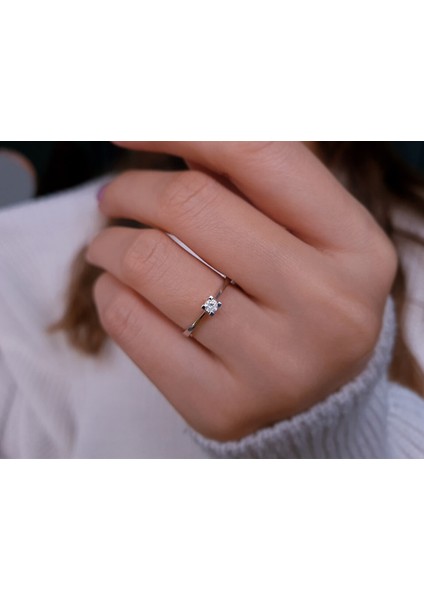 G Renk 0,09 Karat Pırlanta Tektaş Yüzük 0417R0013