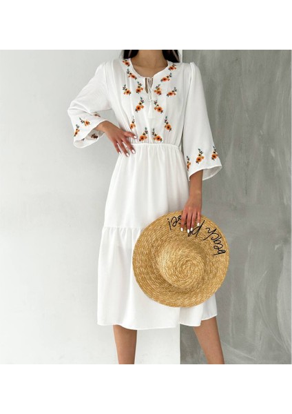 Kiki Ayçiçeği Nakışlı Elbise Beyaz