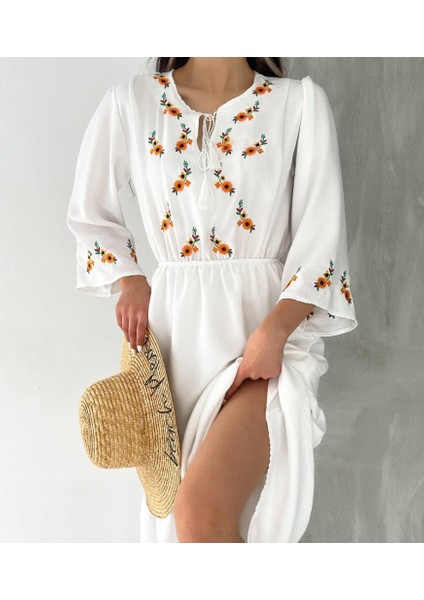 Kiki Ayçiçeği Nakışlı Elbise Beyaz fiyatları