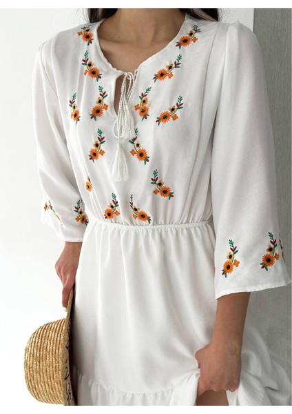 Kiki Ayçiçeği Nakışlı Elbise Beyaz modelleri