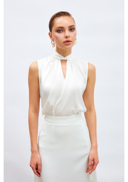 Yaka Detaylı Saten Bluz - Ekru