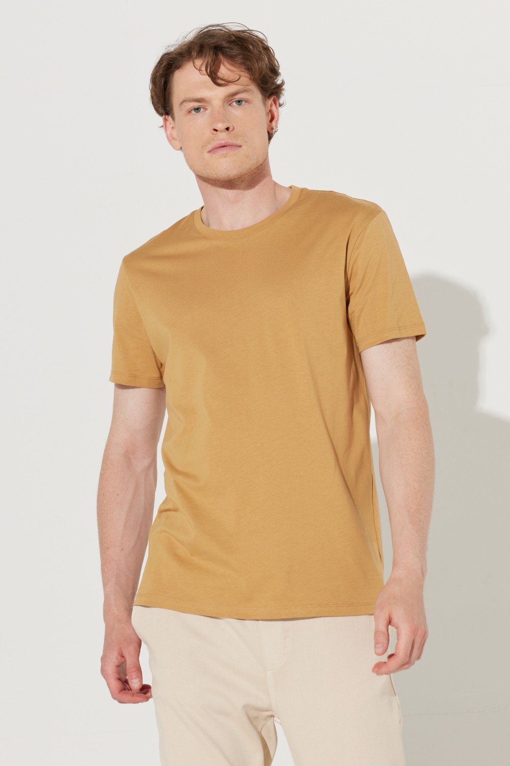 Altınyıldız Classics Erkek Siyah %100 Pamuk Slim Fit Dar Kesim Bisiklet Yaka Tişört