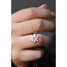 Papatya Silver 925 Ayar Gümüş Beyaz Doğal Opal Taşlı Lotus Kolye