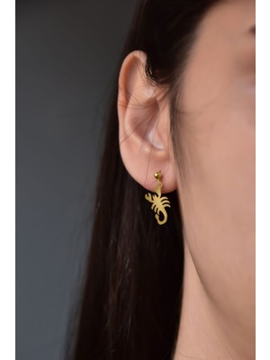 Papatya Silver 925 Ayar Gümüş Altın Kaplama Akrep Model Çivili Kadın Top Küpe