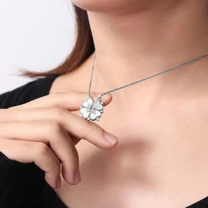 The Collection Sedef Taşlı Açılır Dört Kalpli Kapanır Yonca Mıknatıslı Kararmaz Gümüş Çelik Kolye