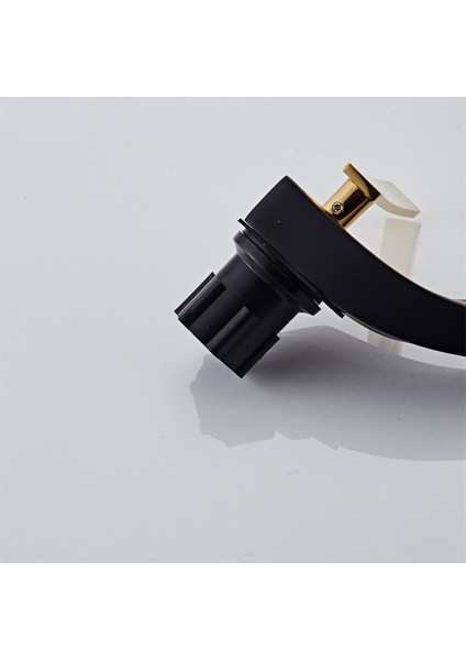 Mat Modern Siyah Gold Güverte Monteli Banyo Lavabo Musluğu Özel Tasarım Musluk Soğuk ve Sıcak fiyatları