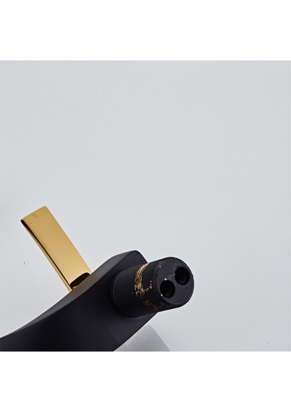 Mat Modern Siyah Gold Güverte Monteli Banyo Lavabo Musluğu Özel Tasarım Musluk Soğuk ve Sıcak indirimleri