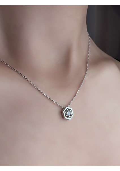 Swarovski Taşlı Hexagon Kolye
