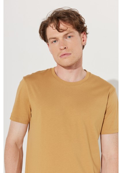 Erkek Hardal Slim Fit Dar Kesim %100 Pamuk Bisiklet Yaka Tişört modelleri