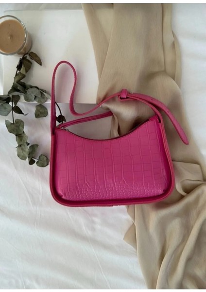 Moon Timsah Deri Desenli Baget Kadın Omuz Çantası Fuşya fiyatları