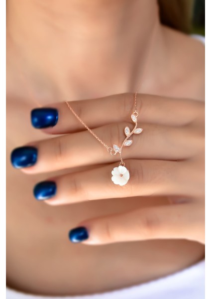 925 Ayar Gümüş Rose Kaplama Taşlı Çiçek Kolye UVPS102109