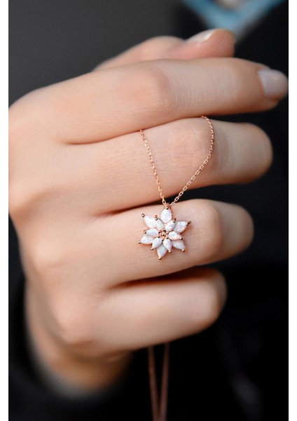 Kadın Beyaz Opal Taşlı Lotus Gümüş Kolye