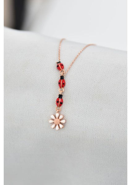 925 Ayar Gümüş Rose Kaplama Uğur Böcekli Papatya Kolye