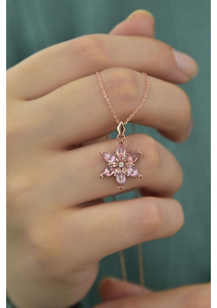 925 Ayar Gümüş Rose Kaplma Tepelikli Pembe Lotus Kolye fiyatları