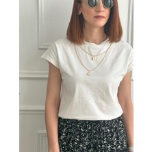 Arzu Emiroğlu Beyaz Kolyeli Tişört