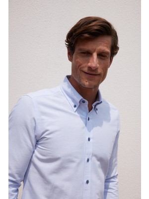 AC&Co / Altınyıldız Classics Erkek Açık Mavi Düğmeli Yaka Tailored Slim Fit Oxford Gömlek