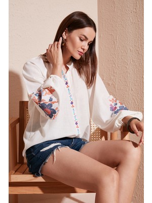 Lela Nakışlı Pamuklu Regular Fit Balon Kol Yazlık Gömlek Bayan Gömlek 611BZ0173