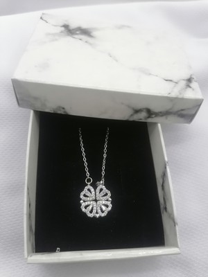 Stainless Steel Çelik Kalpli Yonca Kolye Açılır Kapanır Mıknatıslı