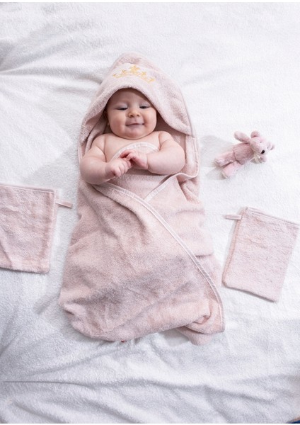 Bambu Taç Nakışlı Özel Kutusunda Bebek Havlu Kundak Ve Kese Seti