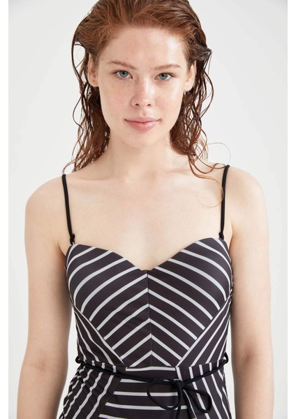 Kalp Yaka Geometrik Desenli Mayo U3111AZ21SM fırsatları